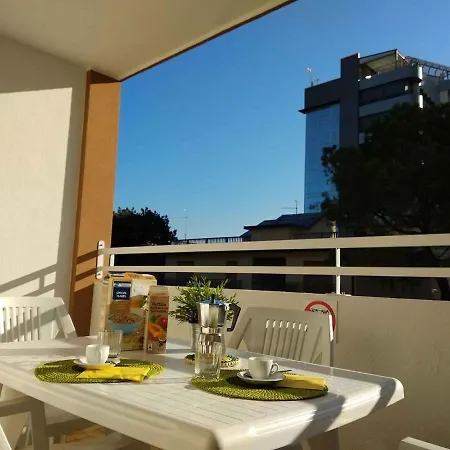 Apartment In 21790 *